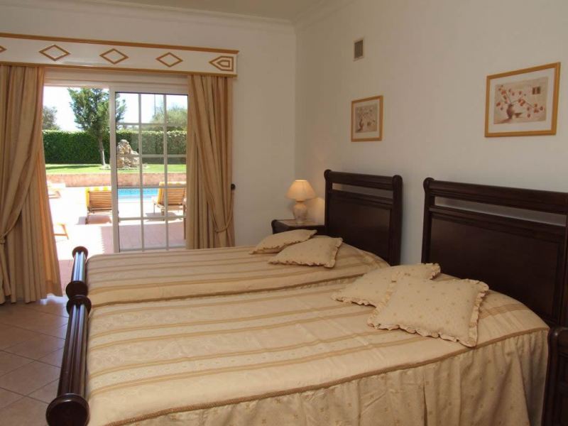 Casa das Heras - Albufeira villa twin-bedded room